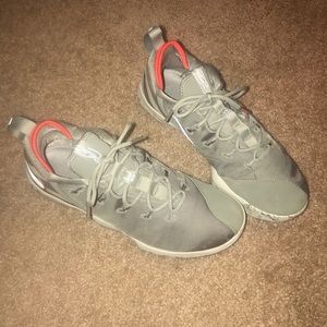 Nike Lebron low basketball shoes